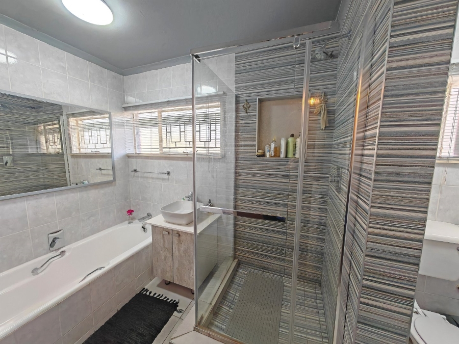 5 Bedroom Property for Sale in Heuwelsig Free State